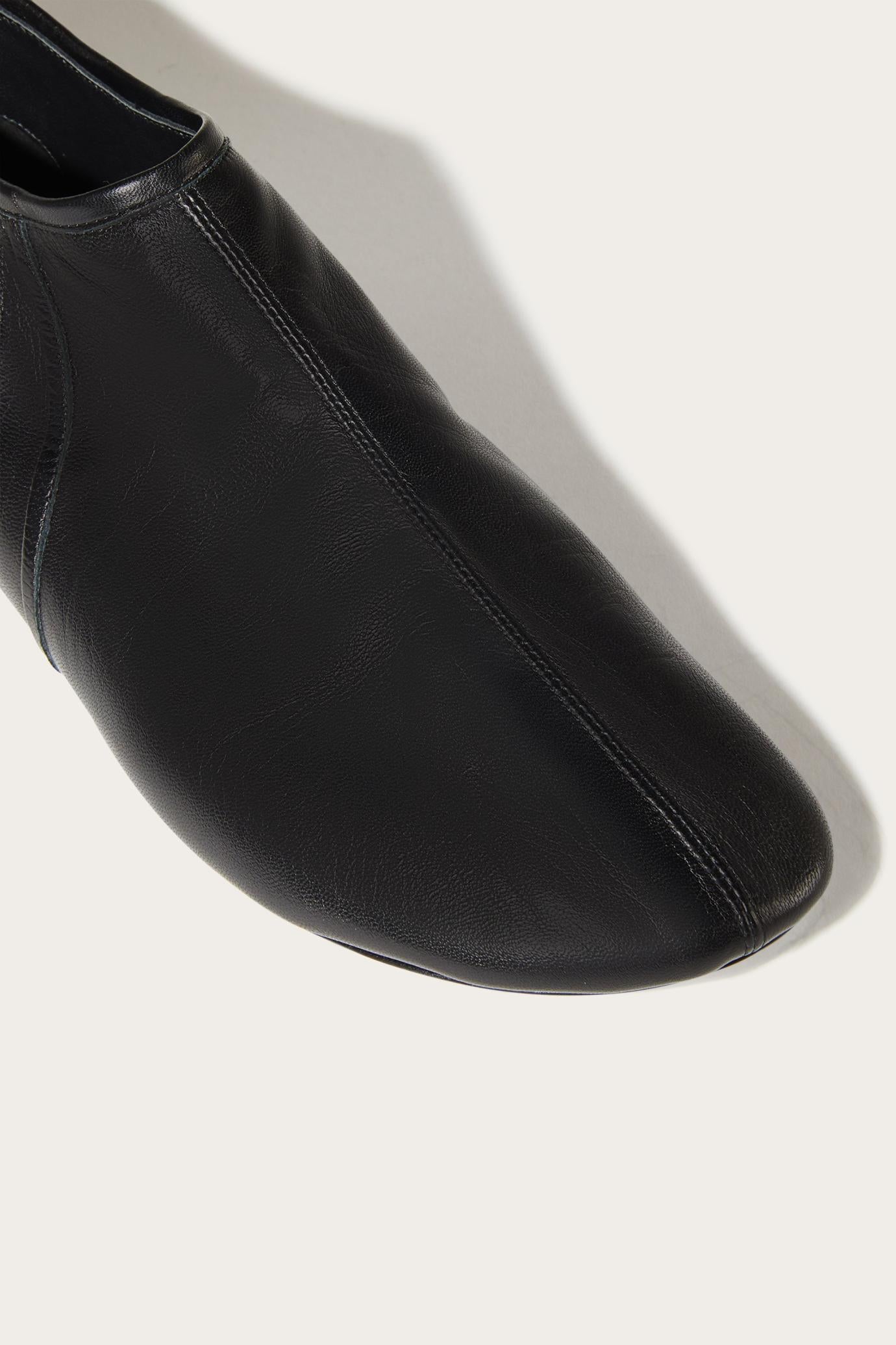 PUCCI Shoes | Women Leather Flat Shoes